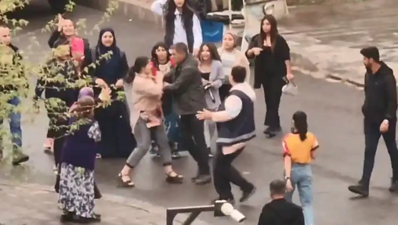 Adliye Önünde Tekmeli ve Yumruklu Kavga: Neler Oldu?