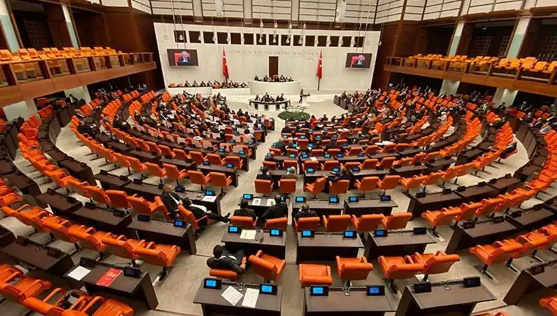 TBMM'de Emekli İkramiyesi Yükseliyor: 4 Bin TL'ye Çıkacak Teklif Meclis'ten Geçti!