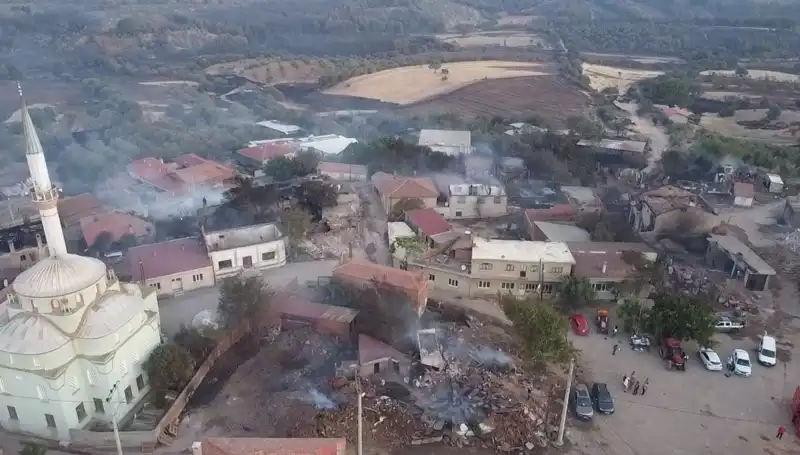 Çanakkale’deki Orman Yangını: Havadan Görüntüler Şok Ediyor!