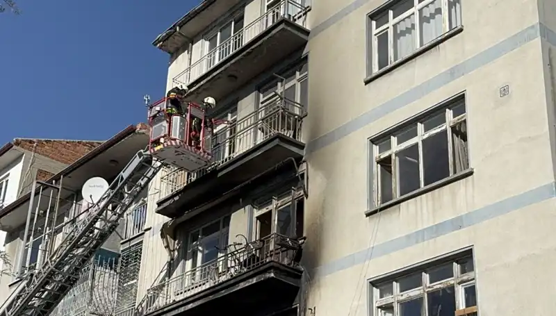 Konya'da 4 Katlı Binada Yangın Faciası: İki Çocuk Hayatını Kaybetti