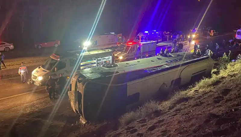 İşçi Servisi Şarampole Devrildi: 23 Yaralı, Kaza Anının Detayları Duyuruldu