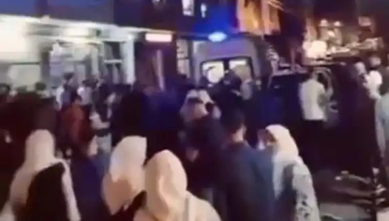 14 Yaşındaki Kader Balkondan Düştü, Hayati Tehlikesi Devam Ediyor