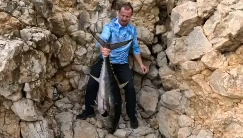 Saros'ta Avlanan Dev Balık: 30 Kiloluk Heyecan Dolu Mücadele!