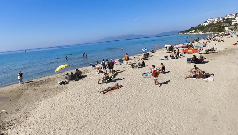 Sıcak Hava Dalgası Plajları Doldurdu: Yaz Keyfi Zirveye Ulaştı